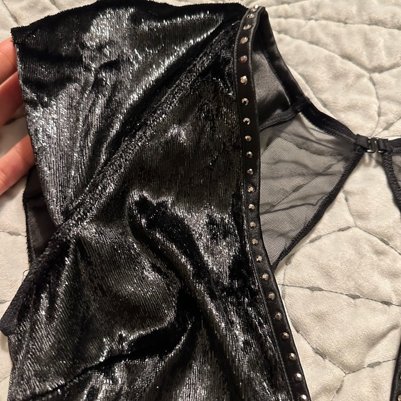 VICTORIA'S SECRET VERY SEXY SHINE
VELVET PLUNGE BODYSUIT/TEDDY - Picture 11 of 12